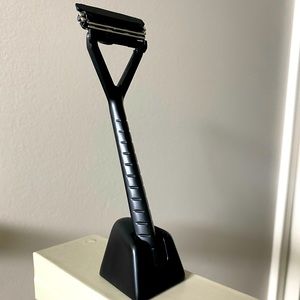 Black Leaf Razor